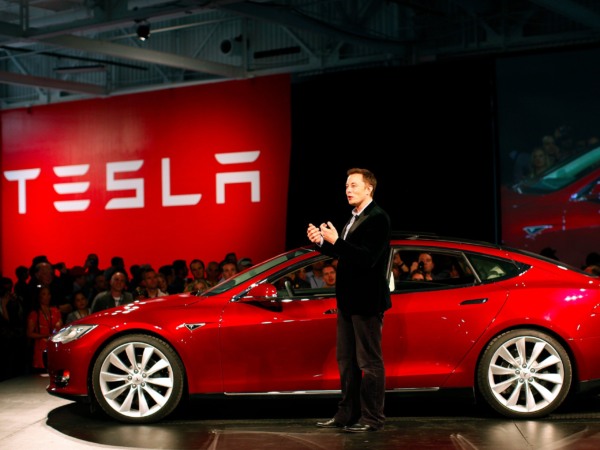 Tesla apresenta carro elétrico autônomo com inteligência artificial